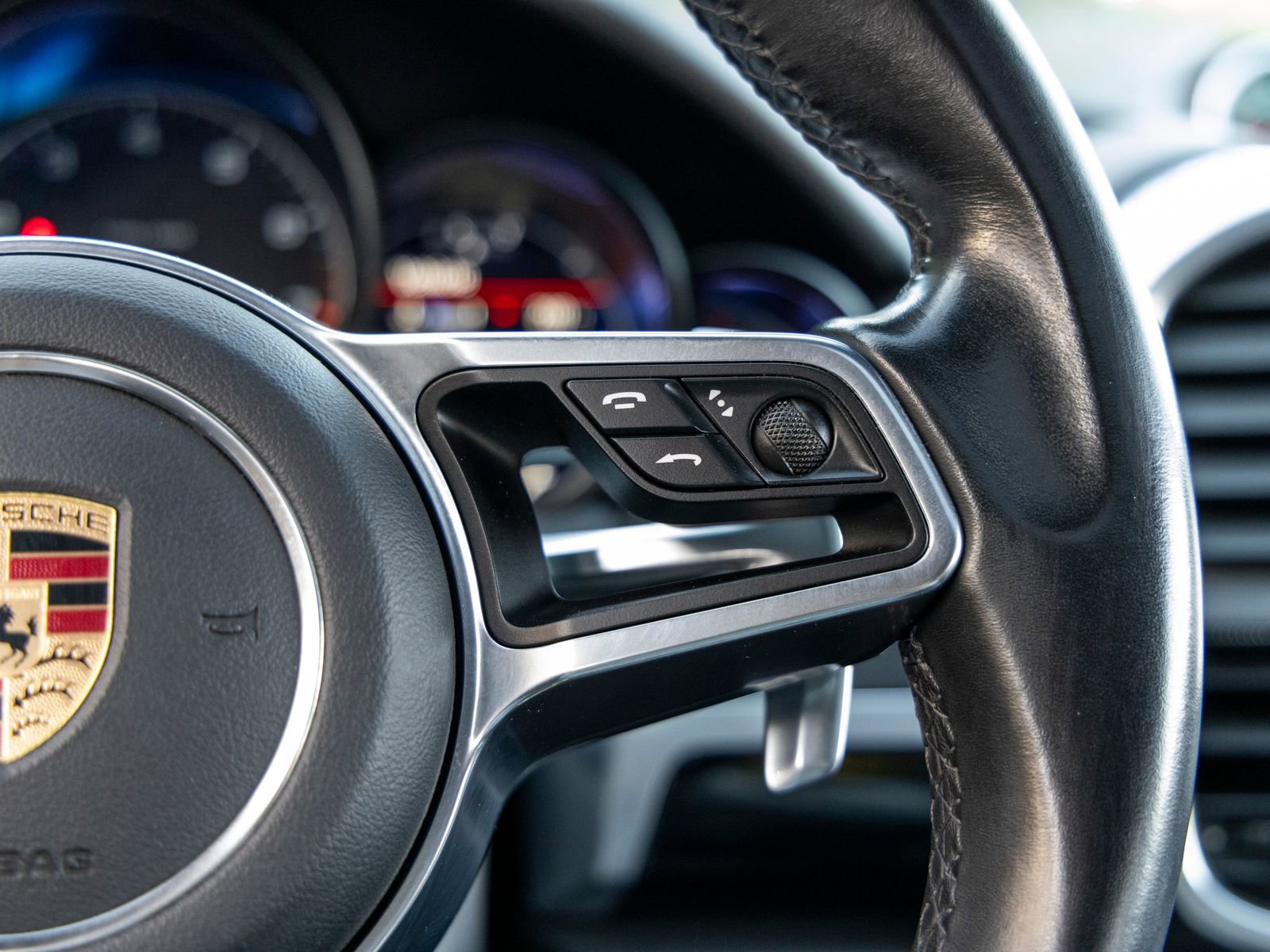 Used 2016 Porsche Cayenne image 32