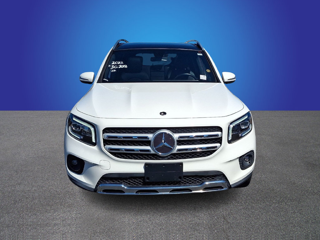 Used 2023 Mercedes-Benz GLB 250 4MATIC w/ Premium Package image 2