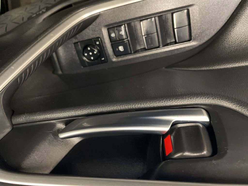 Used 2022 Toyota RAV4 SE w/ Convenience Package image 17