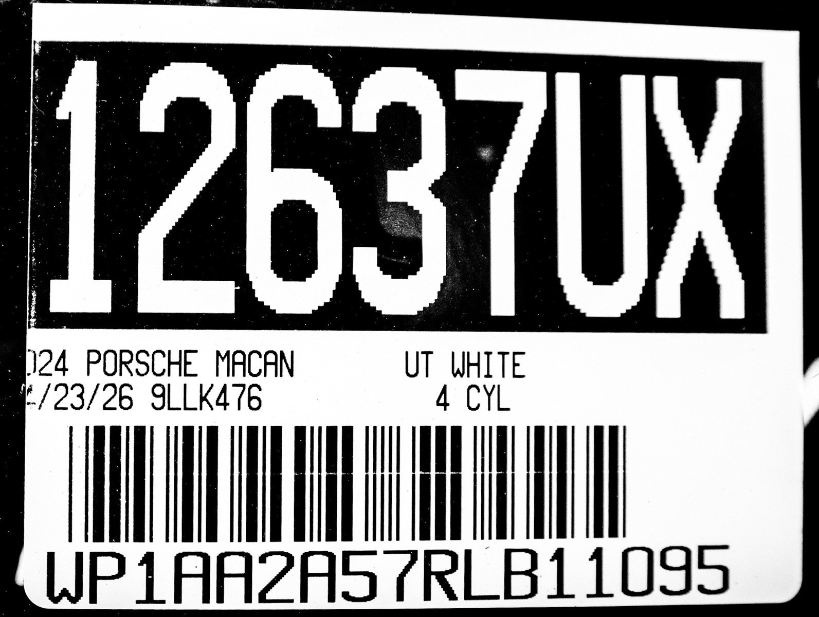 Certified 2024 Porsche Macan AWD/4WD image 30