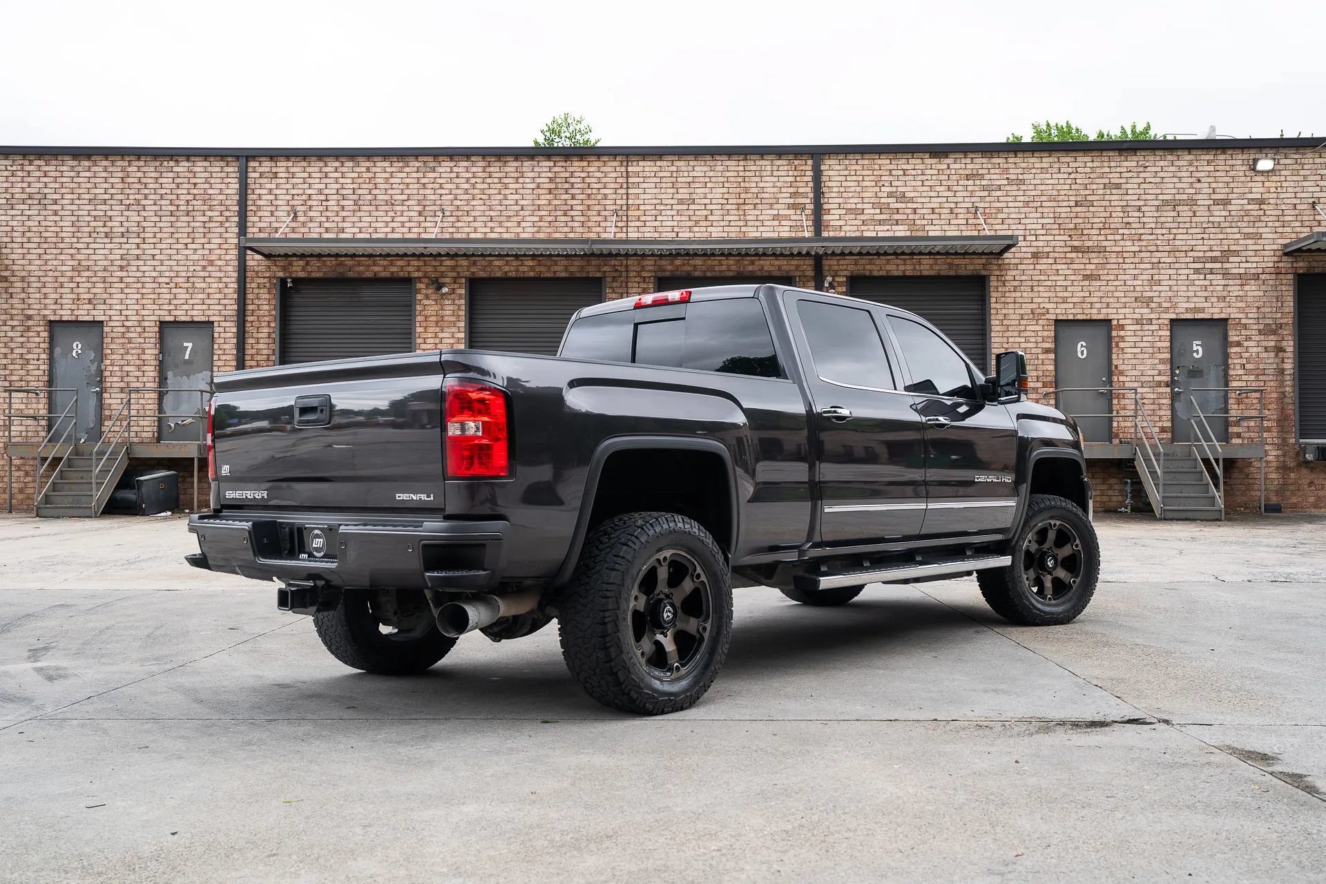 Used 2015 GMC Sierra 2500 Denali w/ Duramax Plus Package AWD/4WD image 2