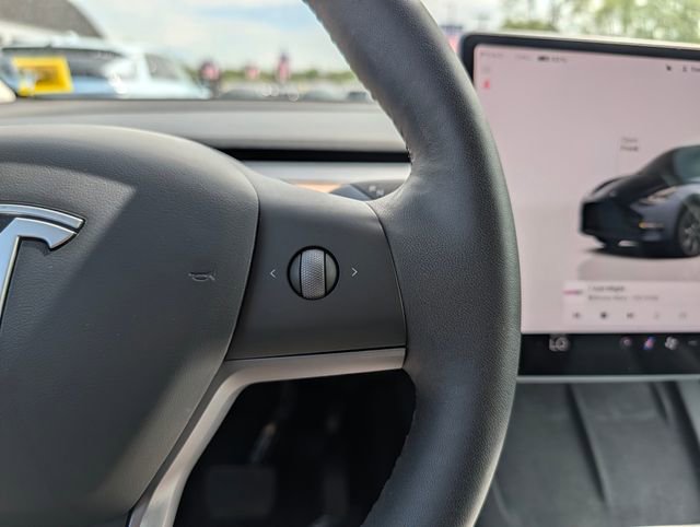 Used 2024 Tesla Model Y Long Range AWD/4WD image 21