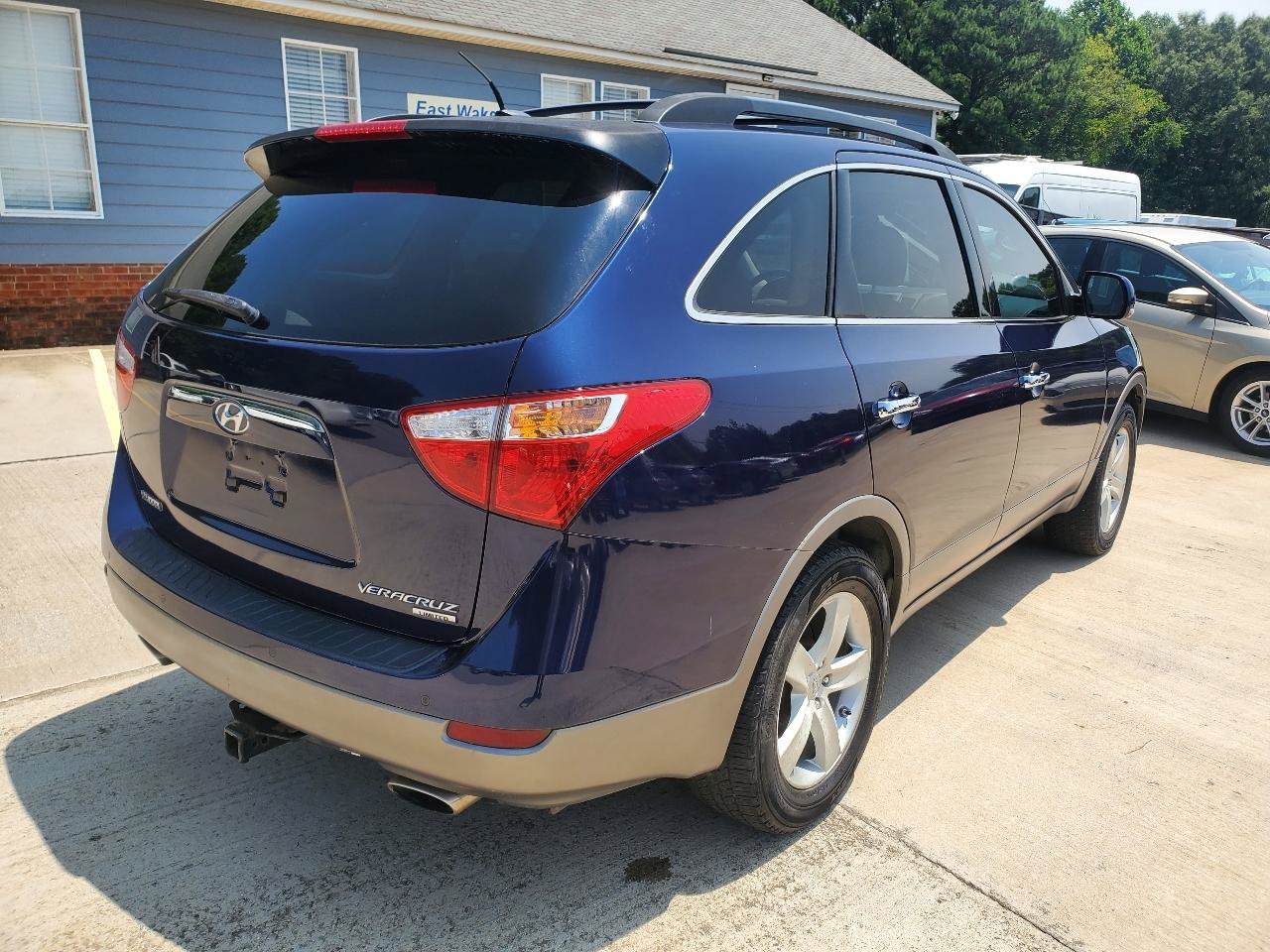Used 2010 Hyundai Veracruz Limited w/ Navigation Pkg 3 FWD image 9