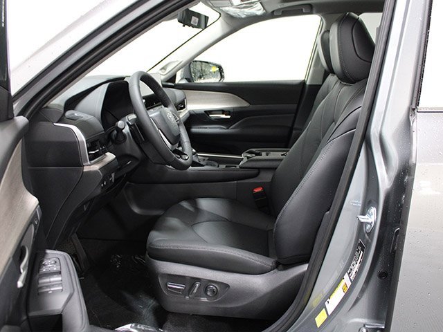 New 2026 Toyota Grand Highlander Platinum image 5
