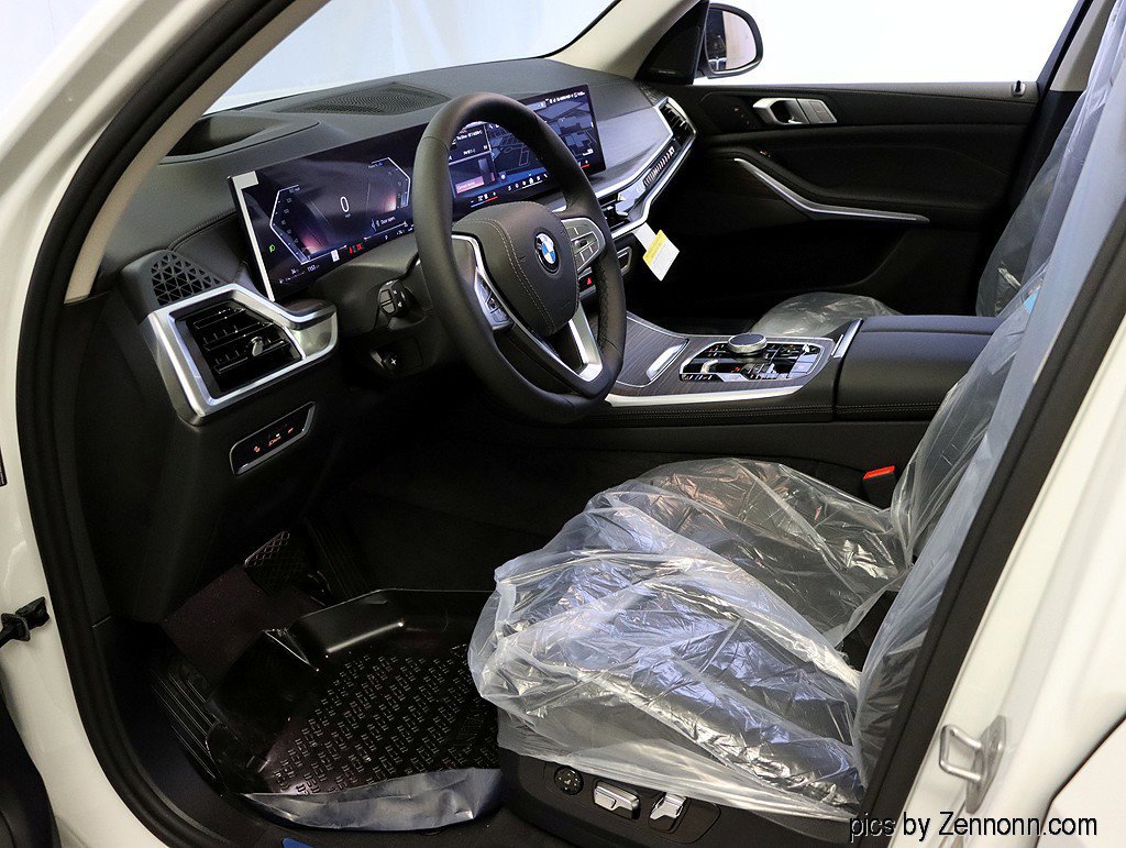 Used 2026 BMW X7 xDrive40i w/ Premium Package image 11