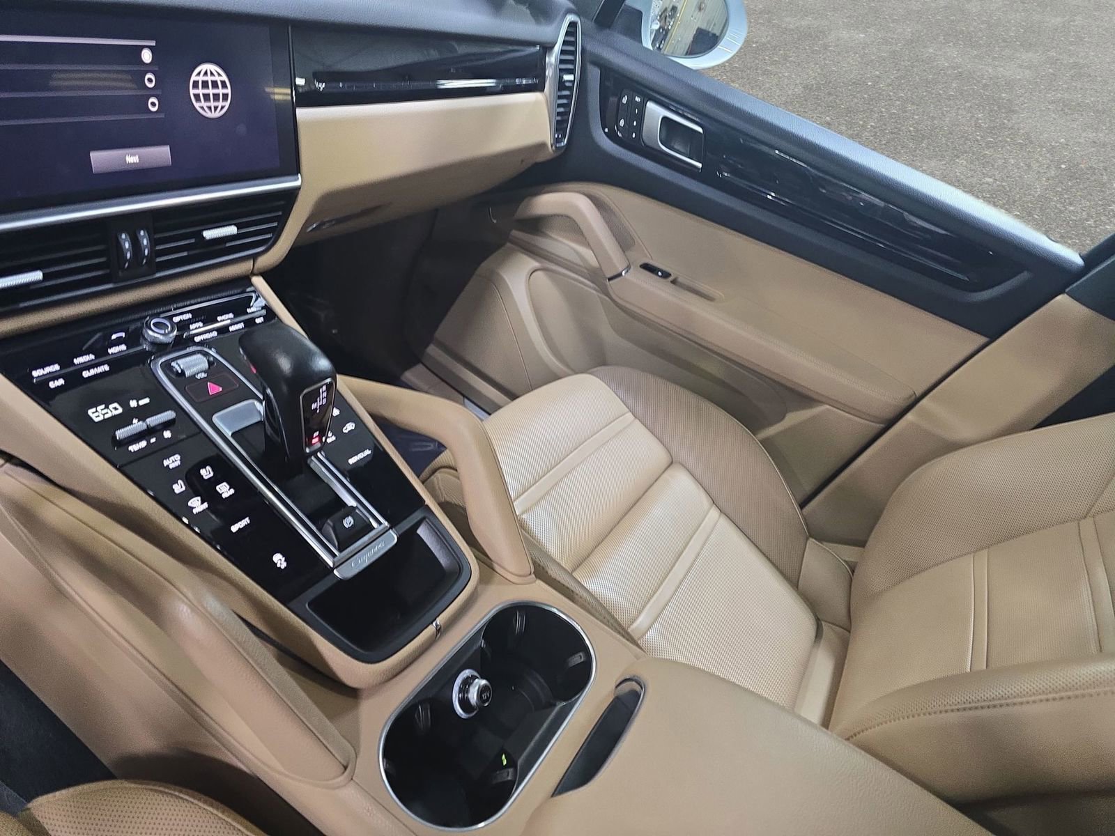 Certified 2022 Porsche Cayenne AWD/4WD image 25