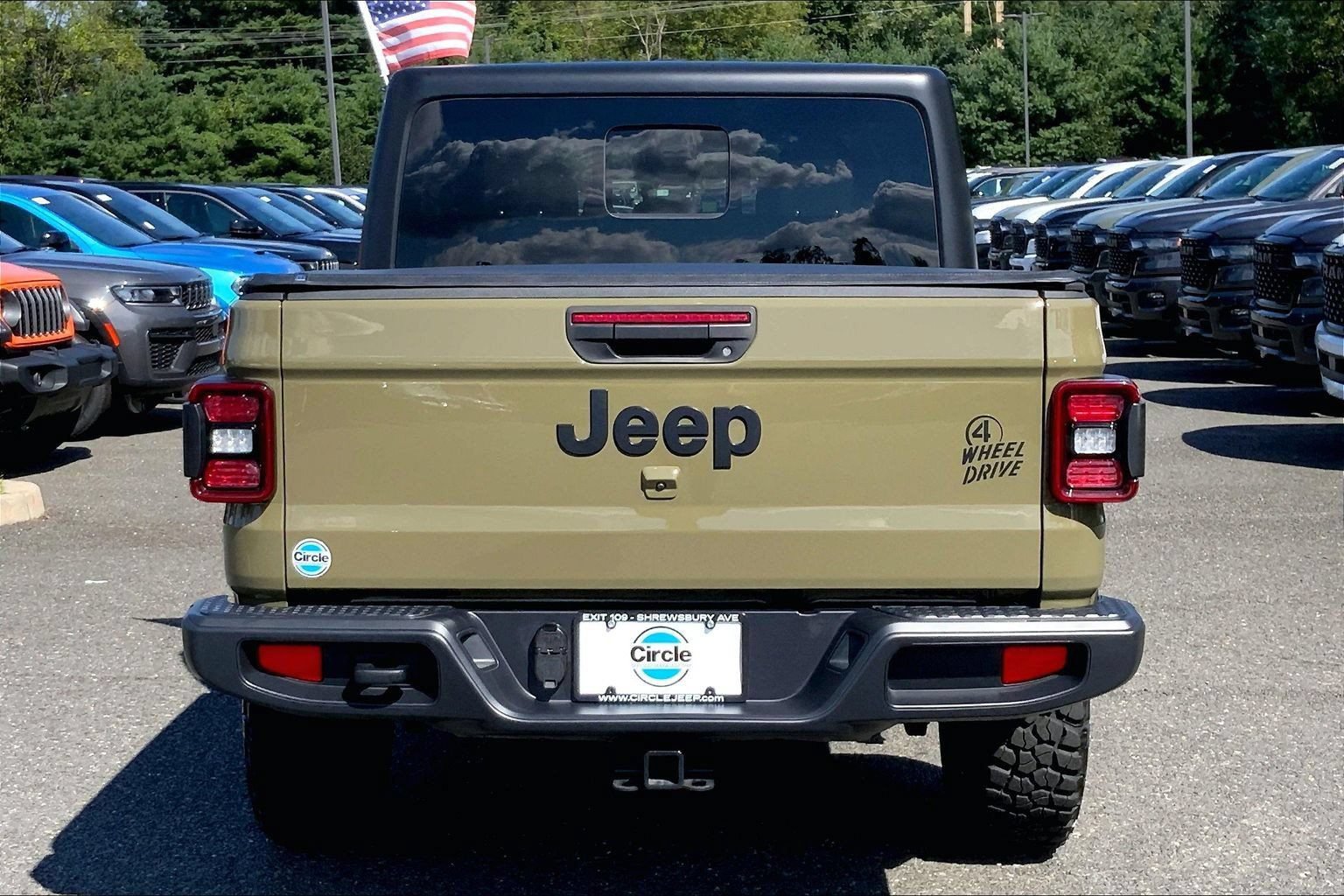 Certified 2025 Jeep Gladiator Sport AWD/4WD image 4