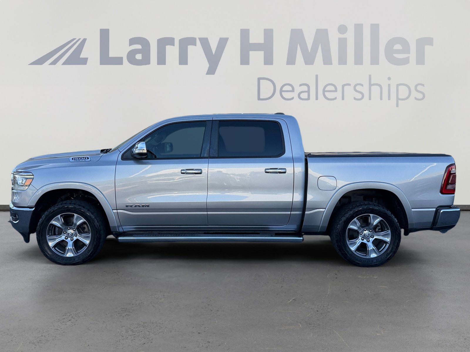 Used 2020 RAM 1500 Laramie AWD/4WD image 2