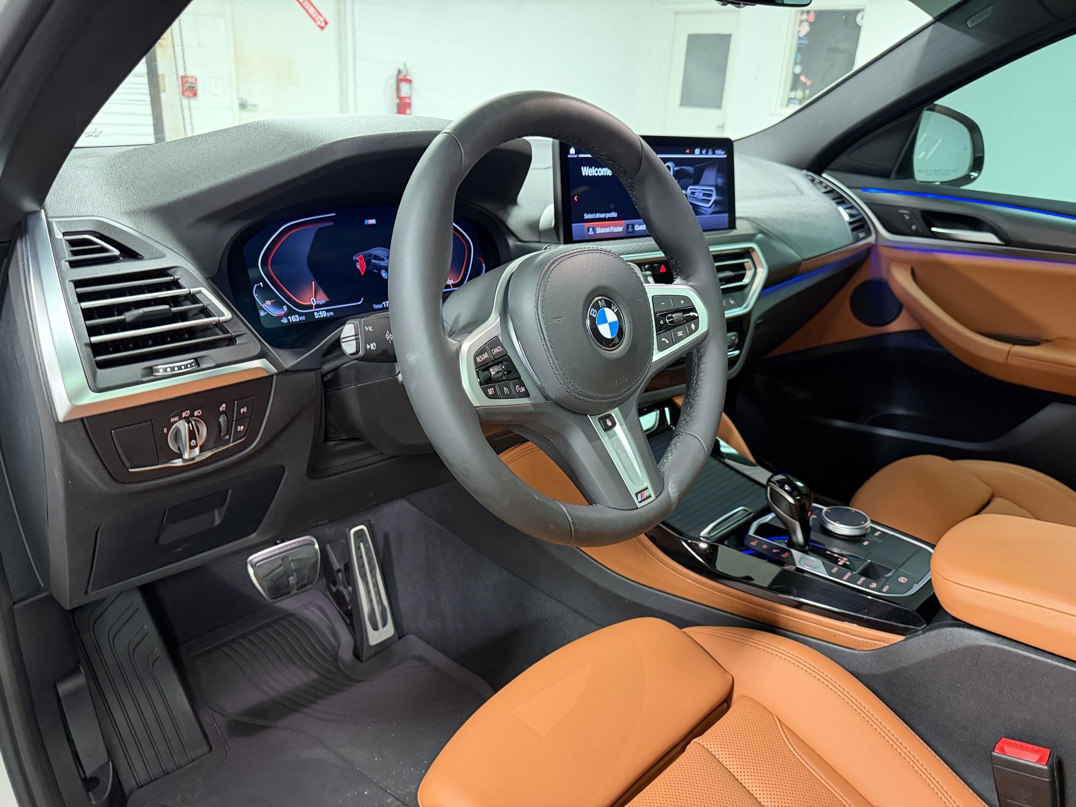 Certified 2025 BMW X4 xDrive30i w/ Premium Package AWD/4WD image 4