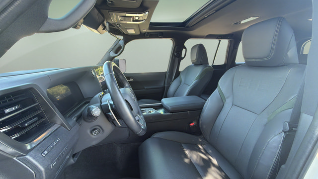 Used 2024 Lexus GX 550 AWD/4WD image 11