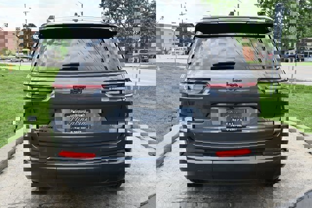 Used 2022 Jeep Grand Cherokee L Laredo image 6