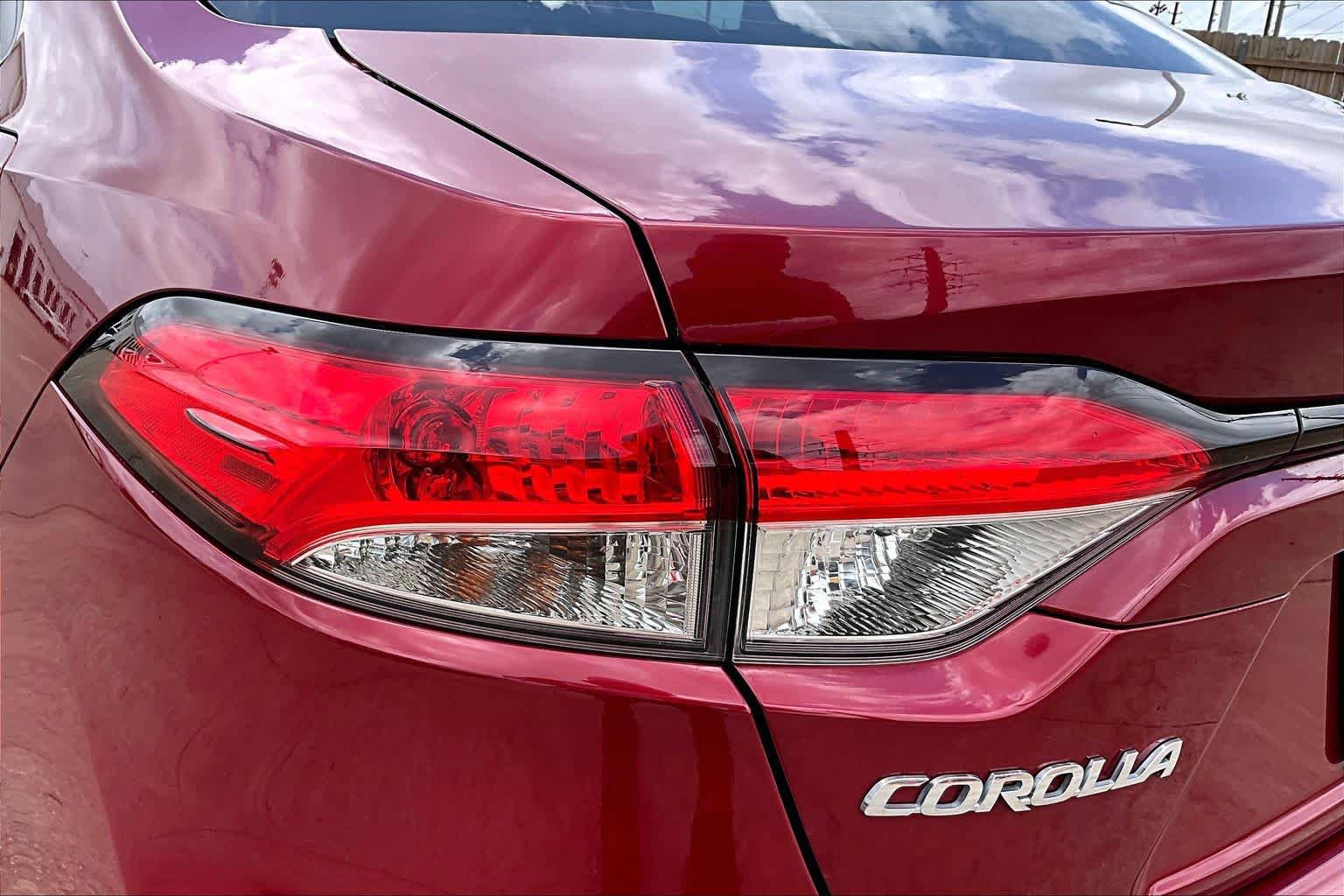 Used 2022 Toyota Corolla LE FWD image 28