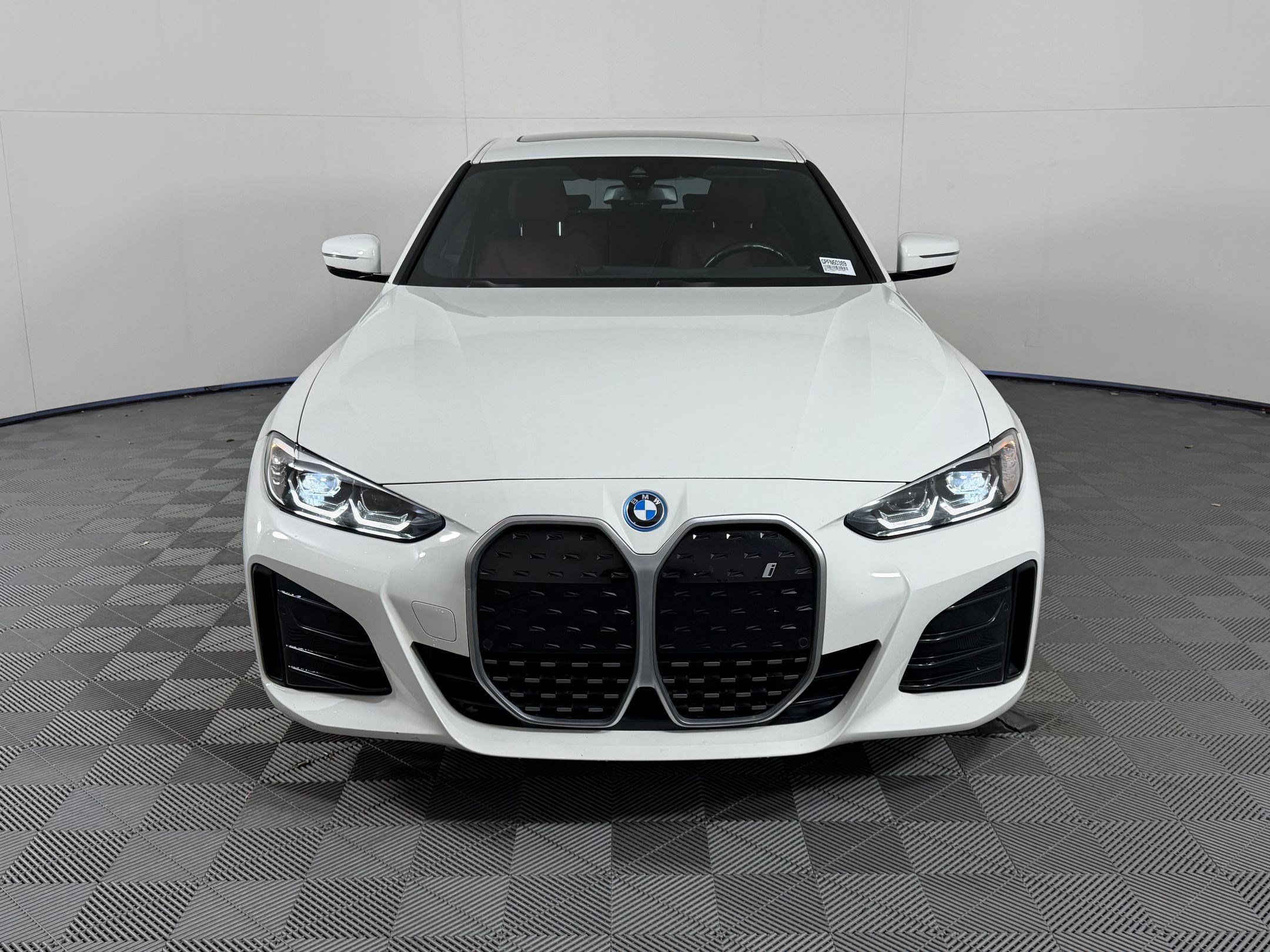 Used 2023 BMW i4 eDrive40 w/ M Sport Package image 6