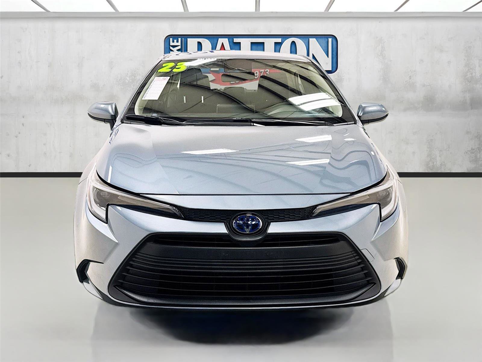 Used 2023 Toyota Corolla LE image 2