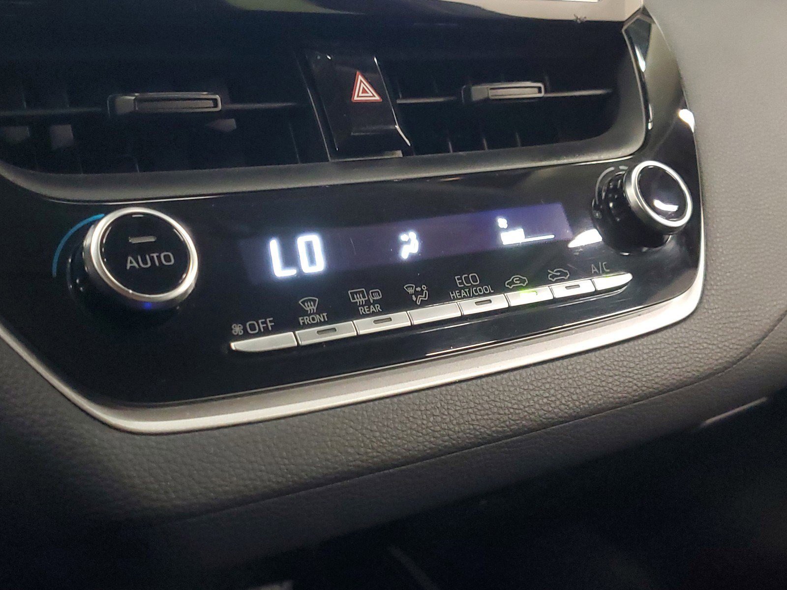 Used 2021 Toyota Corolla LE image 30