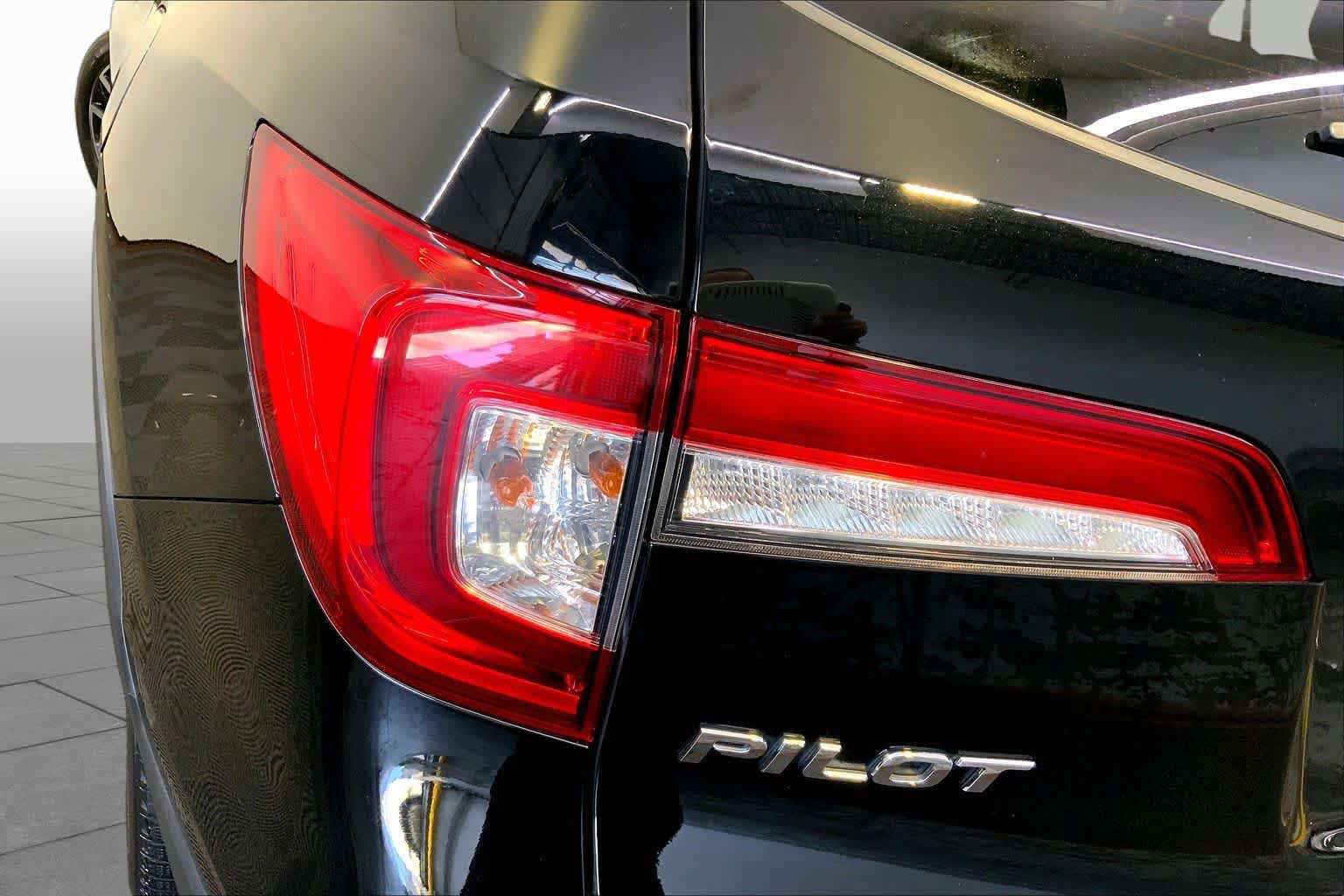 Used 2019 Honda Pilot Touring image 28