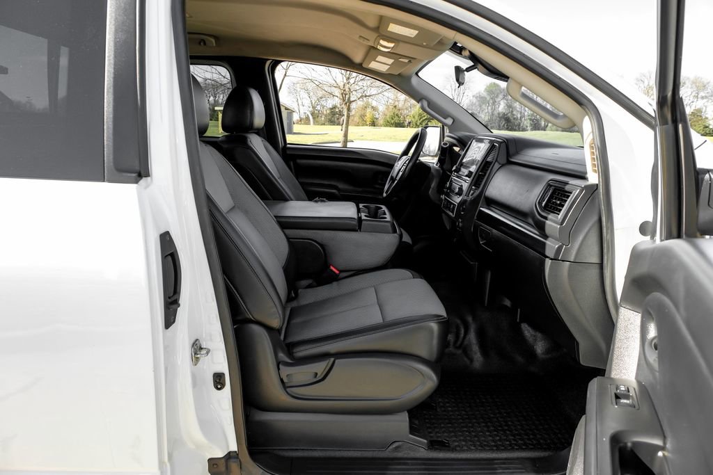 Used 2021 Nissan Titan S image 34