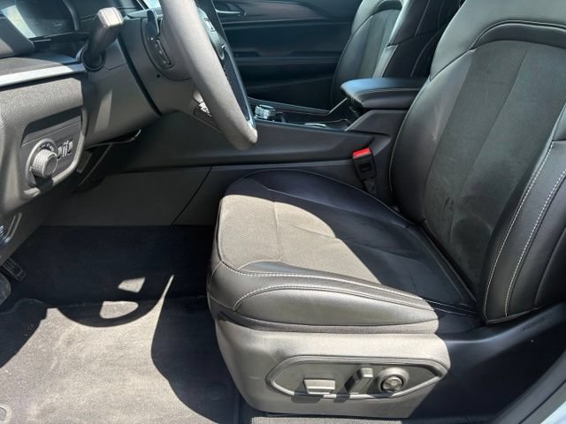 Used 2025 Jeep Grand Cherokee Altitude AWD/4WD image 11