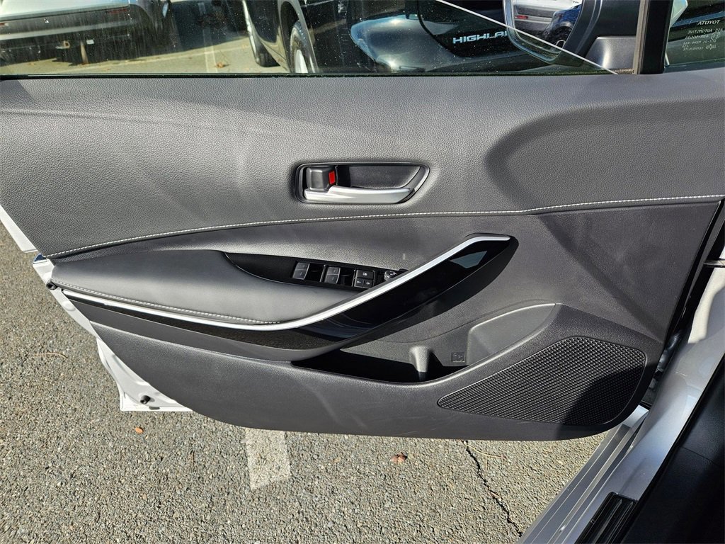 Used 2025 Toyota Corolla XSE image 7