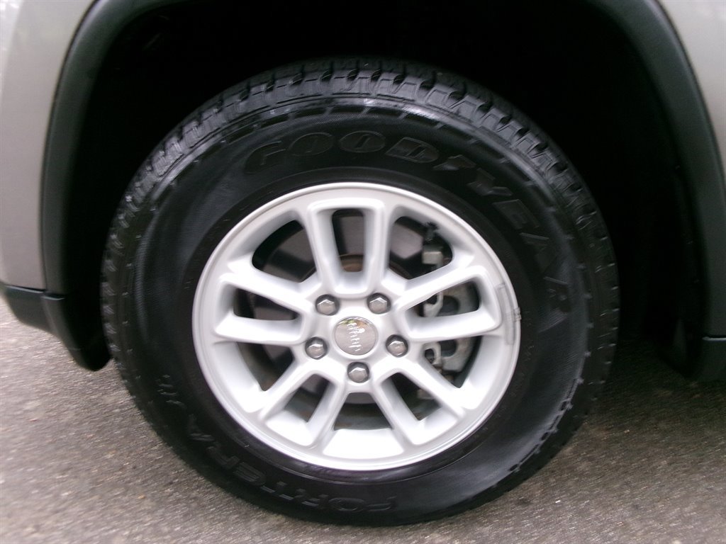 Used 2018 Jeep Grand Cherokee Laredo image 48