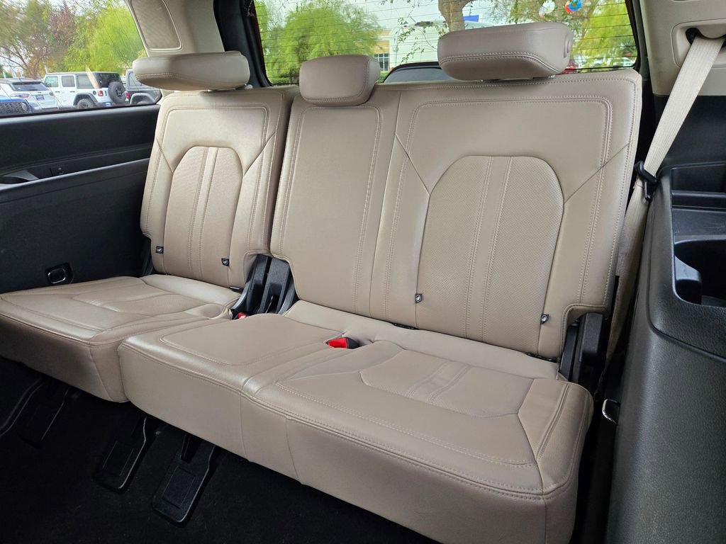Used 2023 Ford Expedition Limited image 13