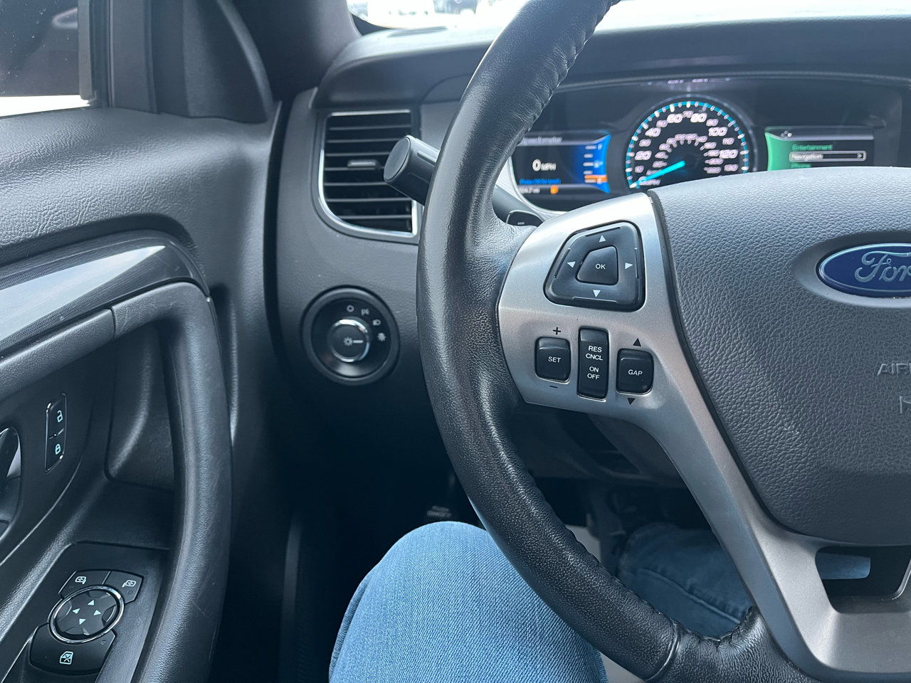 Used 2018 Ford Taurus SHO w/ Driver Assist Package image 13