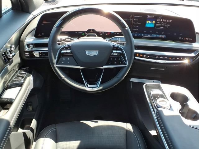 Used 2025 Cadillac Lyriq Luxury w/ LPO, Floor Liner Package AWD/4WD image 4