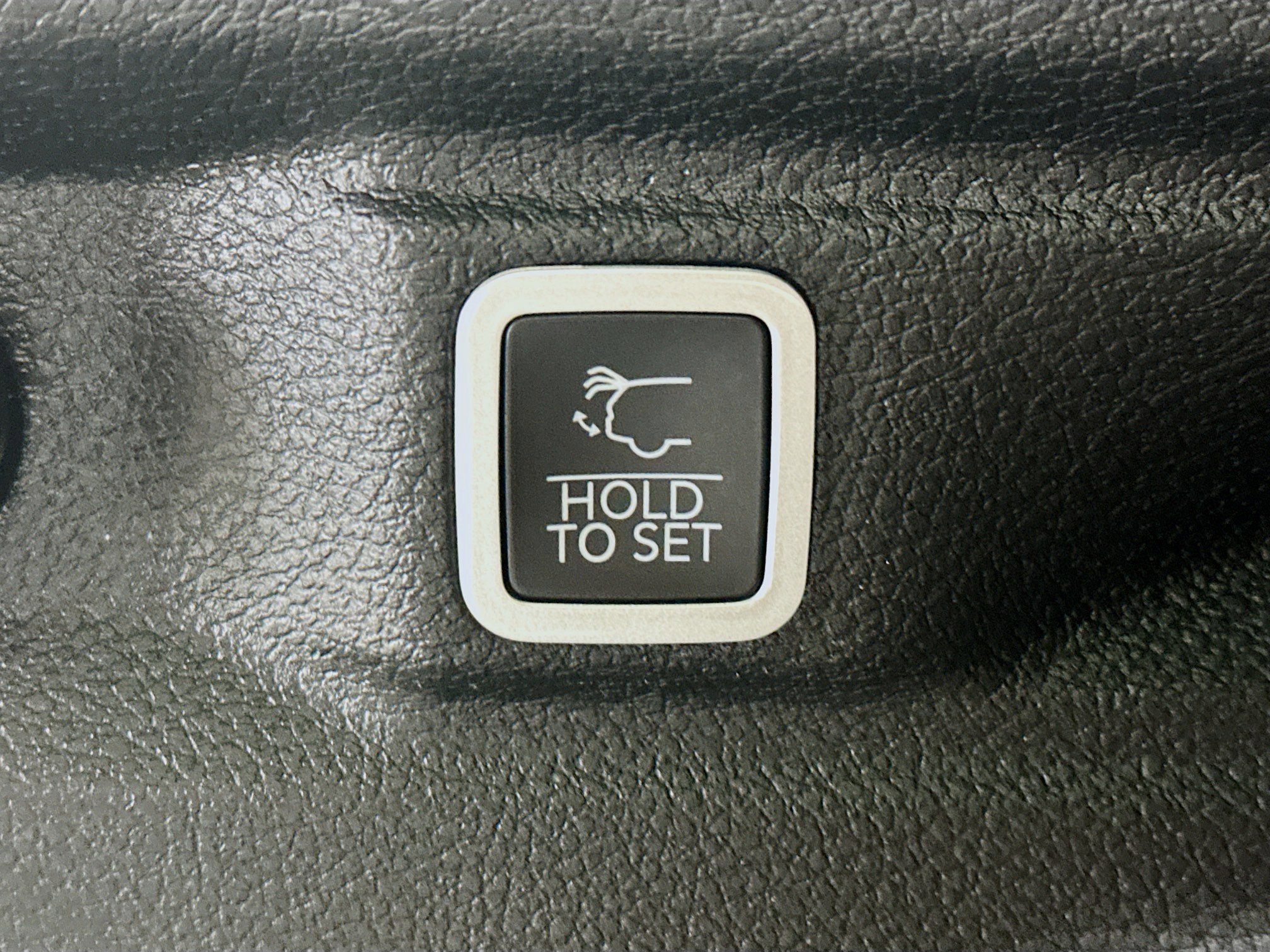 Used 2023 Jeep Grand Cherokee L Laredo image 32