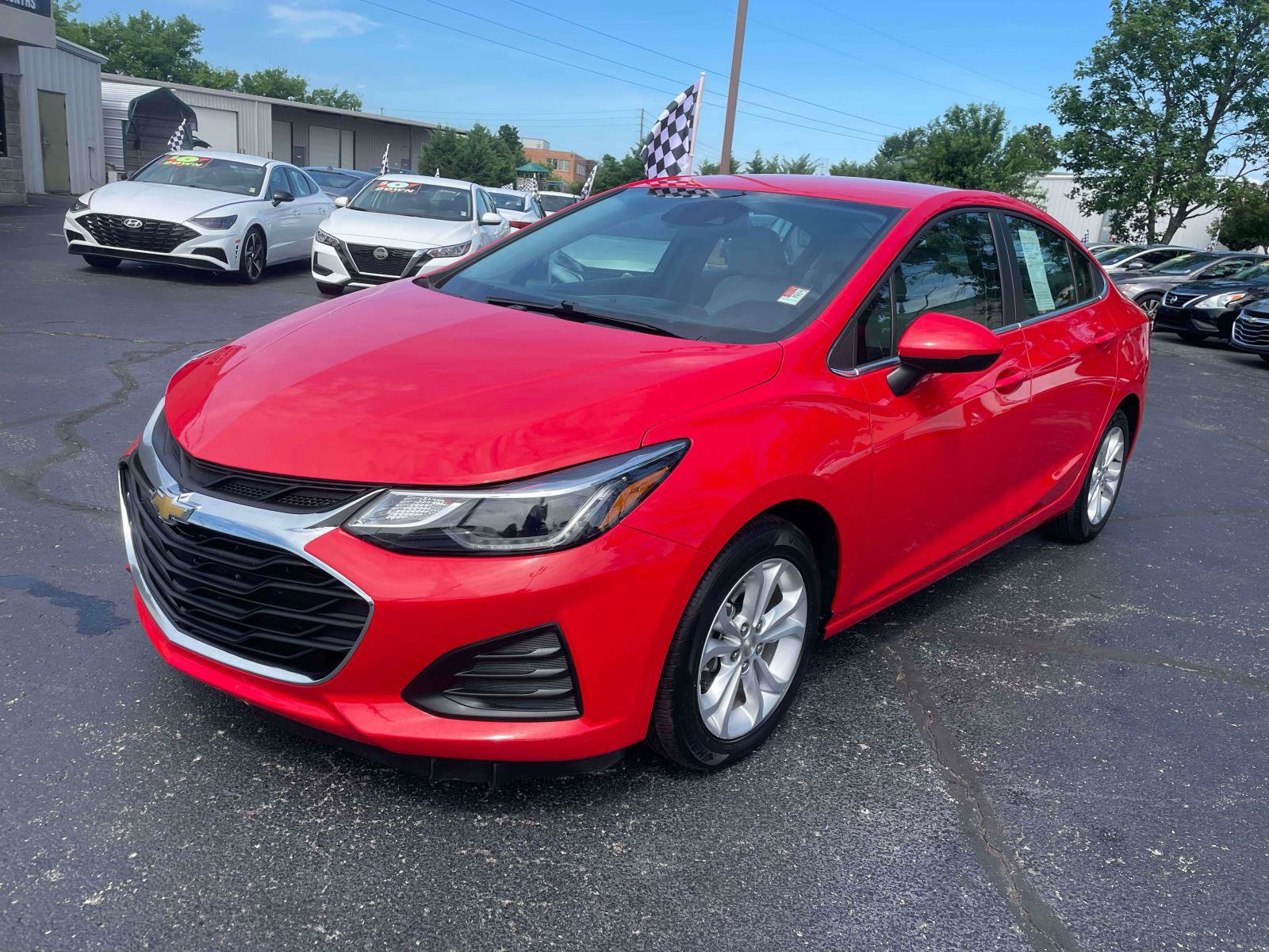 Used 2019 Chevrolet Cruze LT w/ Convenience Package FWD image 2