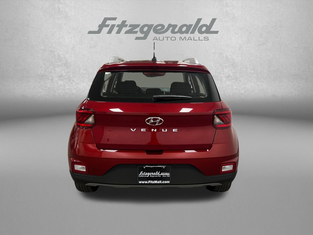 Used 2025 Hyundai Venue SEL FWD image 4