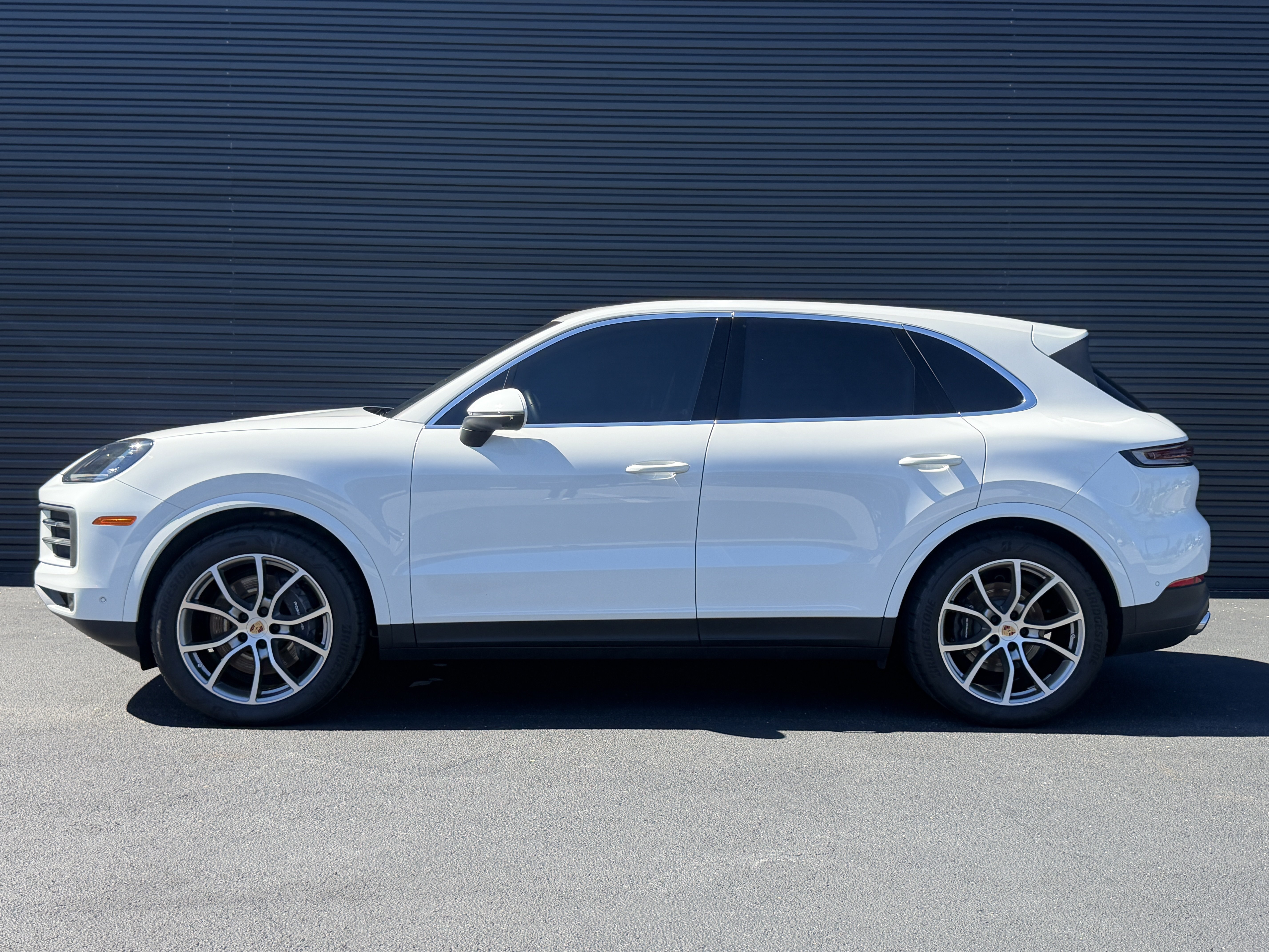 Certified 2025 Porsche Cayenne AWD/4WD image 2