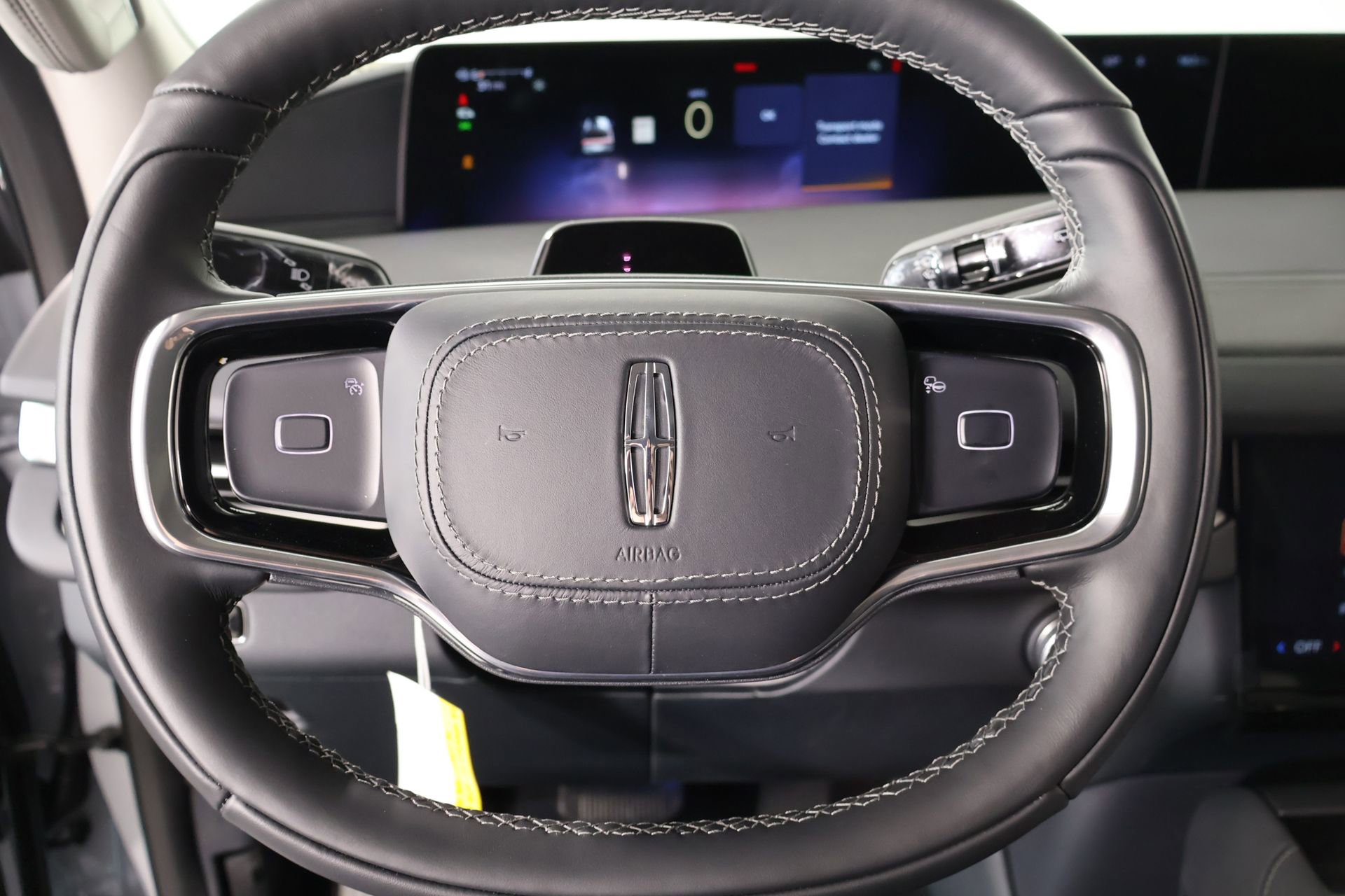 New 2026 Lincoln Navigator Premiere AWD/4WD image 3