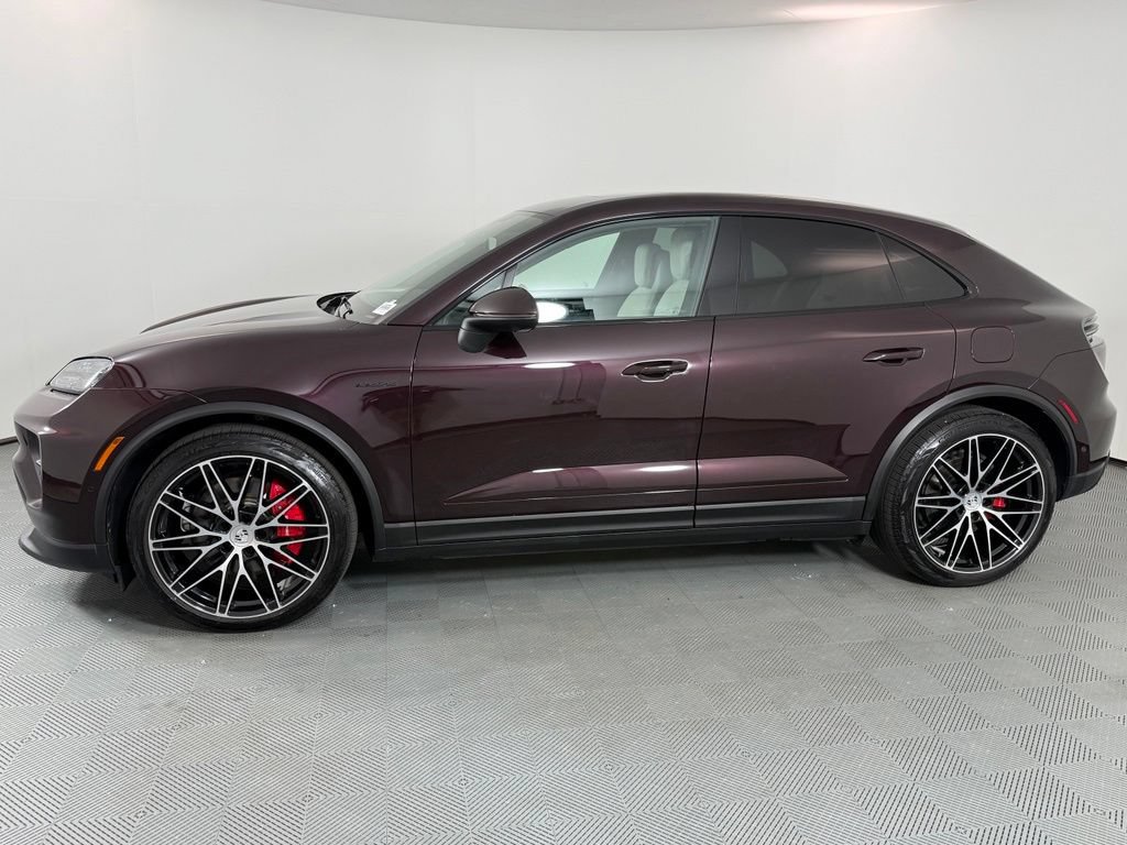 Certified 2025 Porsche Macan 4S Electric AWD/4WD image 2