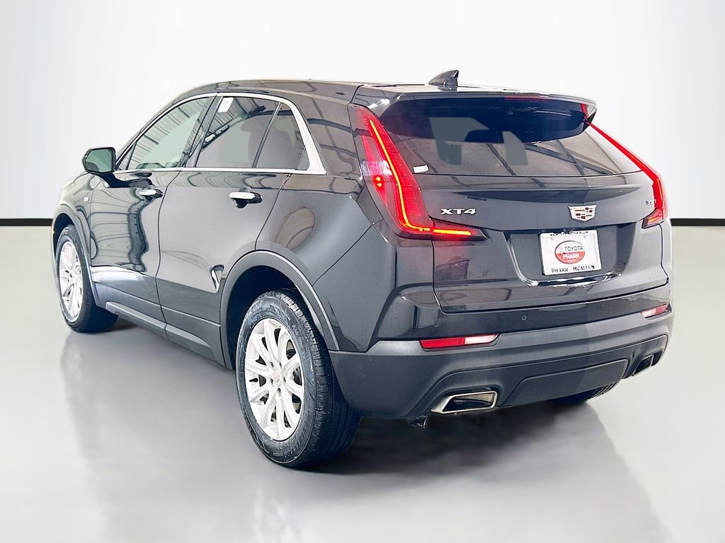 Used 2022 Cadillac XT4 Luxury w/ Cold Weather Package FWD image 6