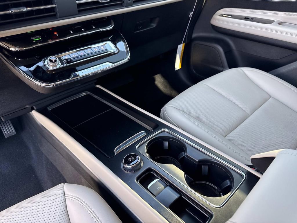 New 2026 Lincoln Corsair Premiere image 25