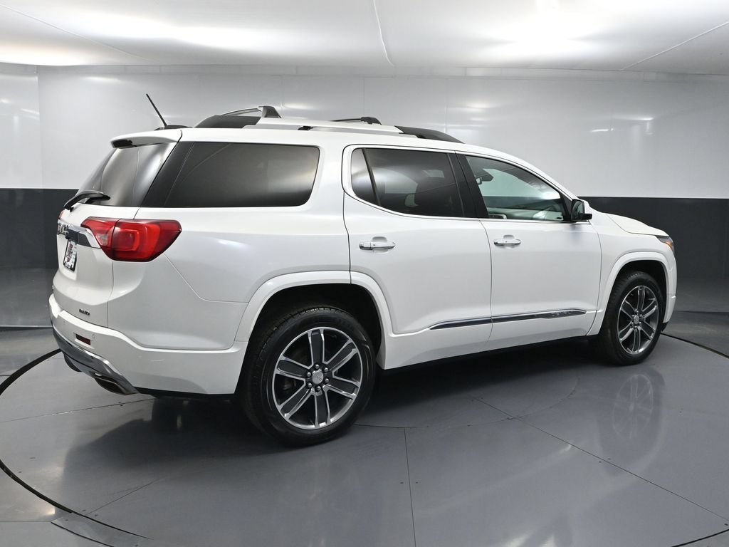 Used 2018 GMC Acadia Denali w/ Technology Package AWD/4WD image 3