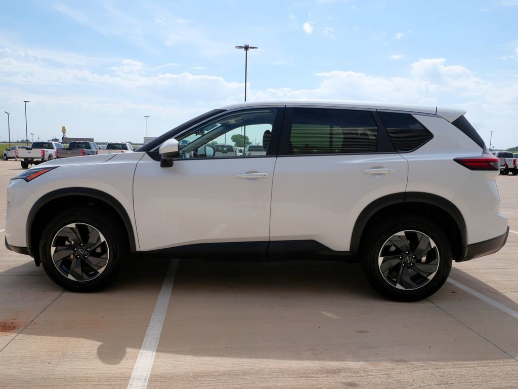 Used 2024 Nissan Rogue SV AWD/4WD image 3