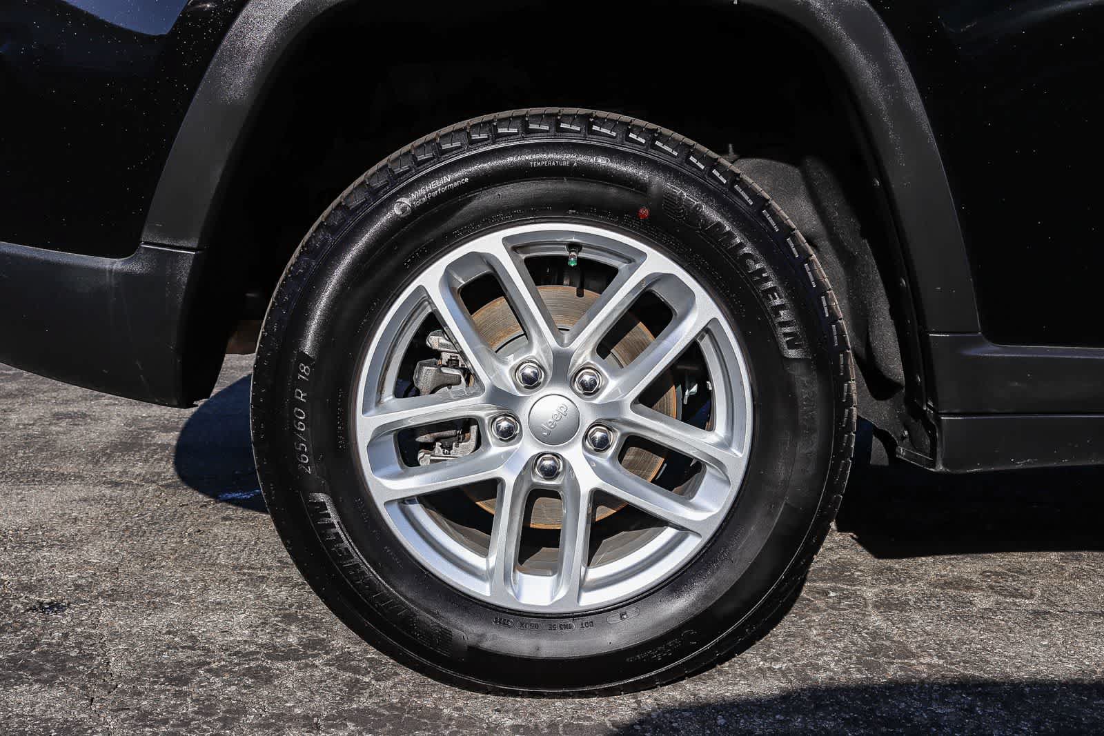 Used 2025 Jeep Grand Cherokee Laredo X RWD image 10