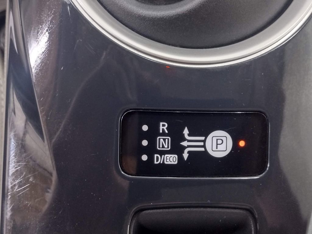 Used 2011 Nissan Leaf SL FWD image 27