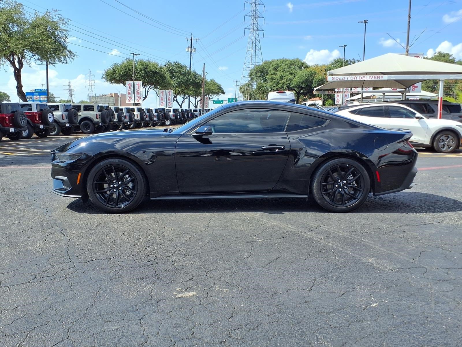 Used 2025 Ford Mustang Coupe RWD image 9