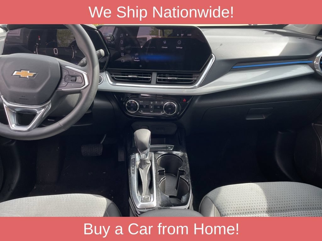 Used 2025 Chevrolet Trax LT w/ LT Convenience Package FWD image 11
