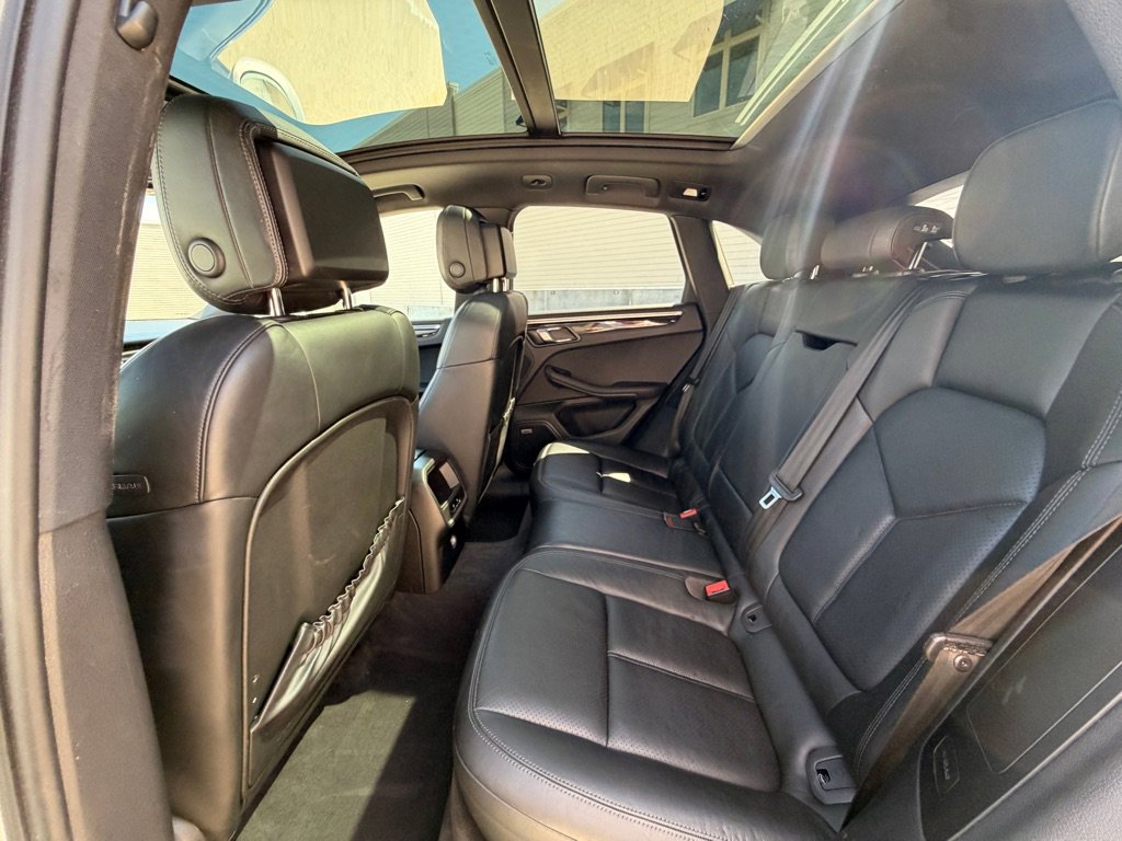 Used 2015 Porsche Macan S w/ Premium Package Plus image 17