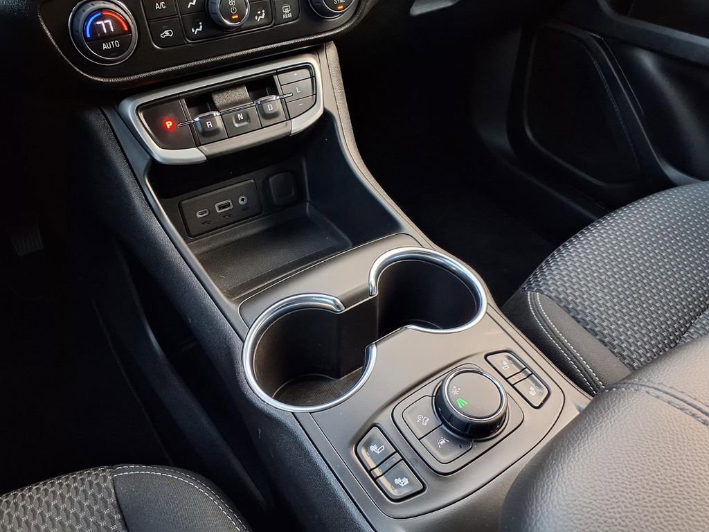 Used 2024 GMC Terrain SLE w/ Driver Convenience Package image 16