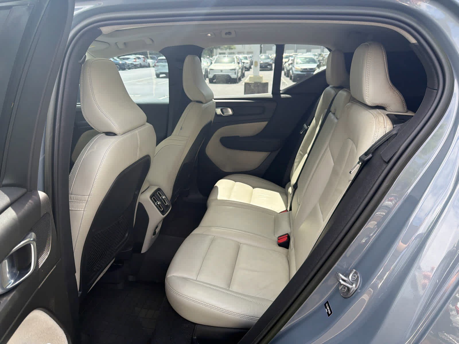 Certified 2023 Volvo XC40 B5 Plus w/ Protection Package Premier image 24