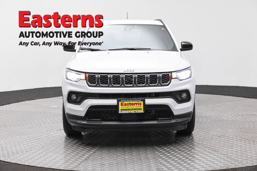 Used 2024 Jeep Compass Latitude AWD/4WD image 3