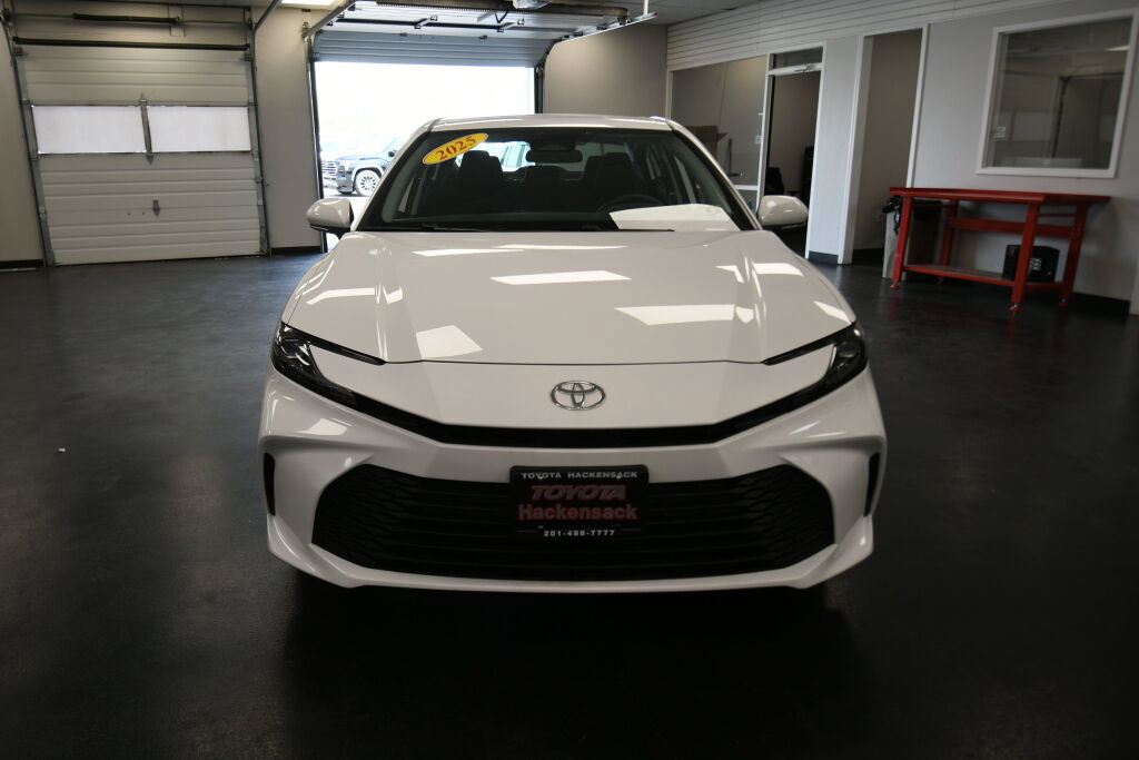 Used 2025 Toyota Camry LE image 2