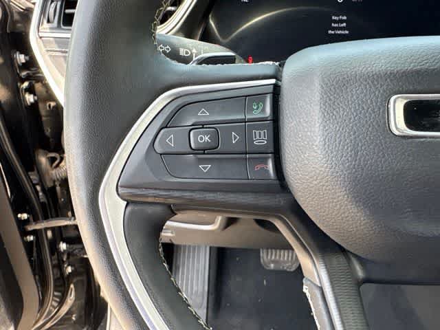 Used 2023 Jeep Grand Cherokee Altitude RWD image 12