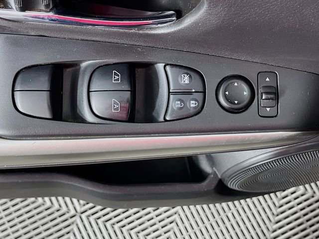 Used 2020 Nissan Kicks SR w/ SR Premium Package image 18