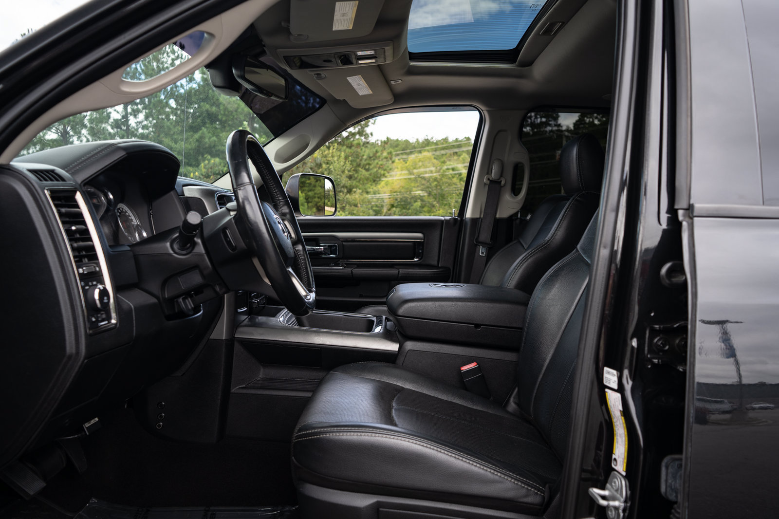 Used 2018 RAM 2500 Laramie w/ Sport Appearance Group AWD/4WD image 14