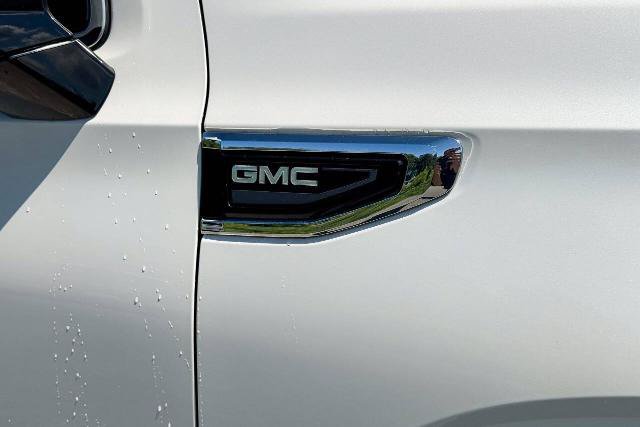 Used 2022 GMC Yukon XL SLT w/ SLT Premium Package AWD/4WD image 12